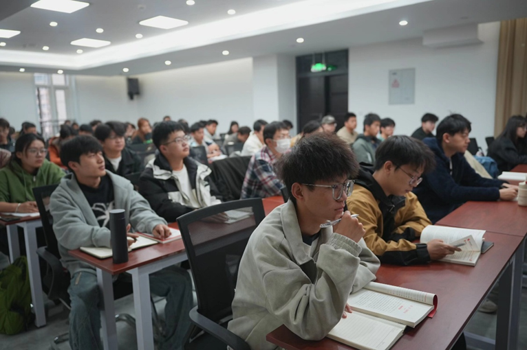 筑牢思想根基 锻造时代新人——...