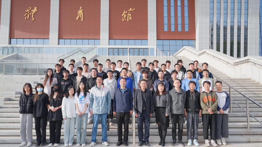 副校长苏程深入机电工程学院与学生共话成长